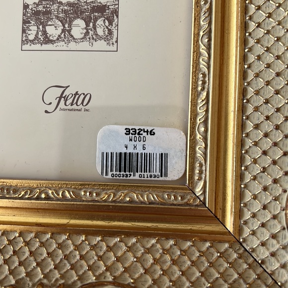 Beacon Hill Fetco International Vintage Wooden Gold 4" x 6" Picture Frame - Picture 2 of 14